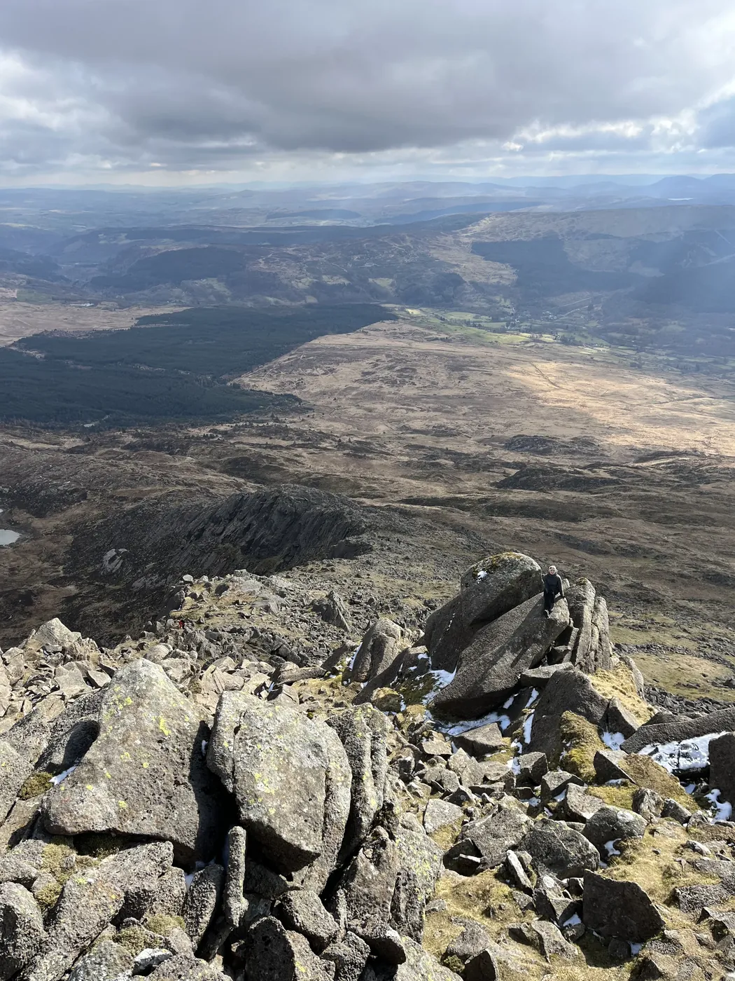 Rocky ground on Daear Ddu ridge